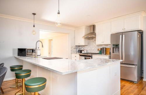 4BR/3BA Luxurious Decatur Home w/ Patio & Backyard - Foto 6