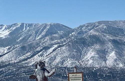 Spacious cozy chalet huge deck over seasonal creek - Foto 78