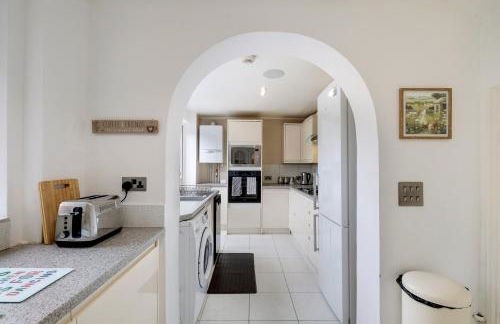 Elegant 5 Bed Home with Garden & Parking - Slough - Foto 35