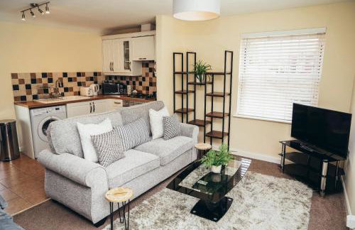 Large Apartments next to East Midlands Airport with Free Gated Parking! - Photo 3