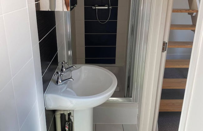 Guards View Windsor - Photo 15