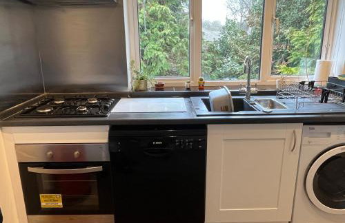 A Home from Home -2 Bed Flat & Free Driveway Parking - Foto 12