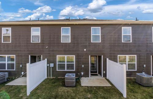 New 3BR Raceday Retreat - Steps from Speedway - Foto 33