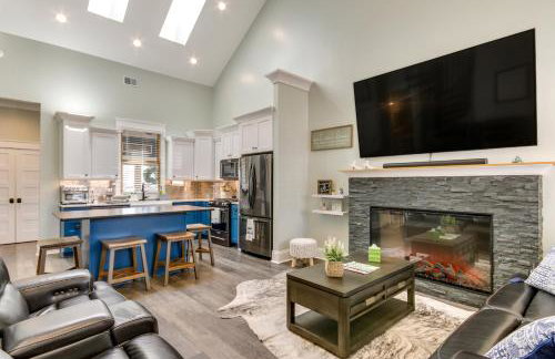 Greenwood Getaway with Furnished Patio and Lake View - Foto 3