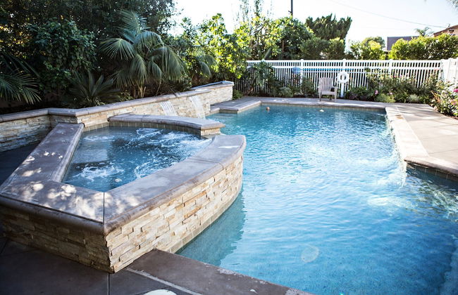 Sensational 6 Bedroom 4 Bathroom Pool Home (3 Master Bedrooms W/bathrooms) - Foto 1