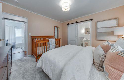 Beautiful 3BR Home Near Lake MI - Photo 20