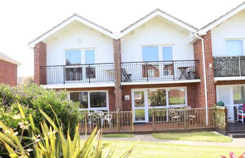 Corton Retreats At Waterside Park - Photo 36