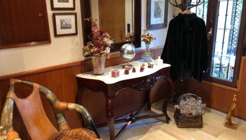 Casa en GRANADA con hermoso jardín, parking calle - Foto 4, Lobby or reception