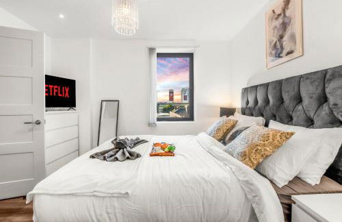 Two BDR Apt By Stay Aura Short Lets & Serviced Accommodation London With Free WiFi, Parking & 10 Min to Brentford Stadium - Foto 4