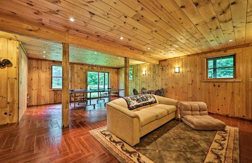 Private Chester Home with Deck, Mins to Skiing! - Photo 23