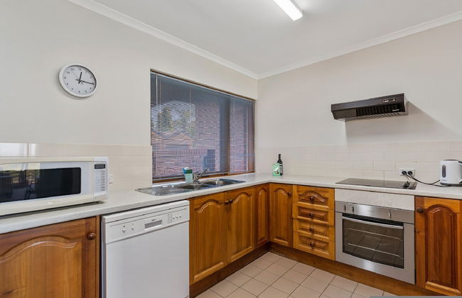 By The Sea Beachfront Apartment Wifi - Photo 6