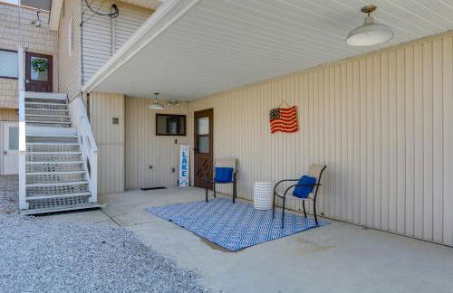 Lakefront Home with Rooftop Deck, Grill, Games! - Photo 7