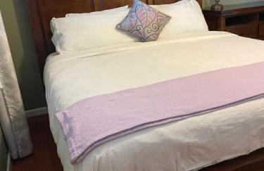 Cozy Home with Sparkling Pool/Pet Friendly - Photo 24