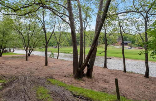 Riverfront Cabin in Crumpler-- Sleeps 6, 30 Mins to West Jefferson - Foto 27