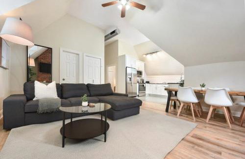 3 Bedroom House with Netflix, FREE Parking, Near Hospitals, Shopping,Food - Foto 1