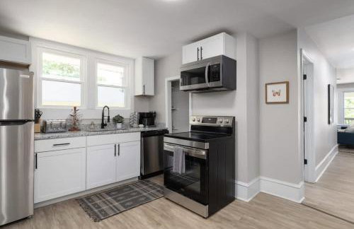 The Hilltop Haven HISTORIC West Salem Charm 5 Mins to Downtown Hospitals Walk to Greenway - Foto 13