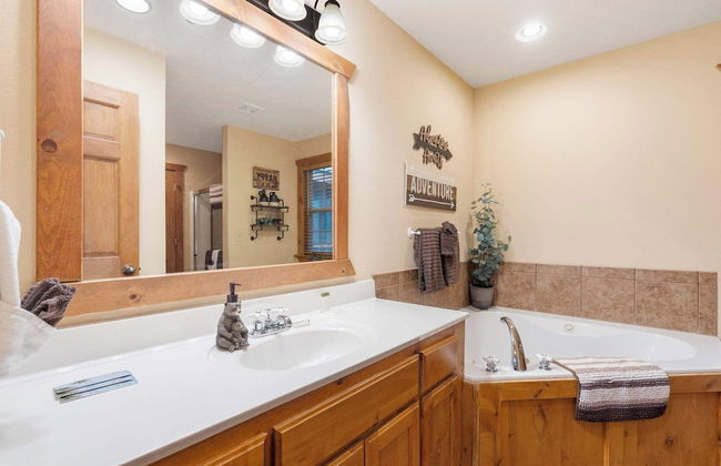 Simons Treetop Cabin 2 BDR in Popular Resort! - Photo 11