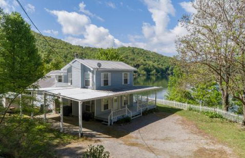 Lakefront Cottage - Spacious House with Private Dock - Foto 22