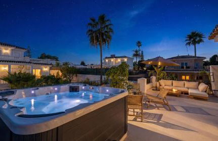 VACATION MARBELLA I Villa Ava, Private Heated Pool, Rooftop Hot Tub, Sauna, Luxury Interior, Golf and Sea Nearby - Foto 7