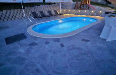 Kuća sa bazenom za odmor i domjenke MARIS - Foto 9