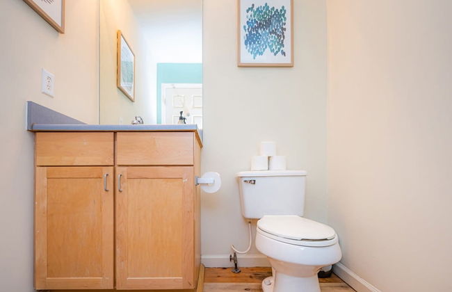 2 Bedroom Historic Brick Getaway with Wifi - Foto 6