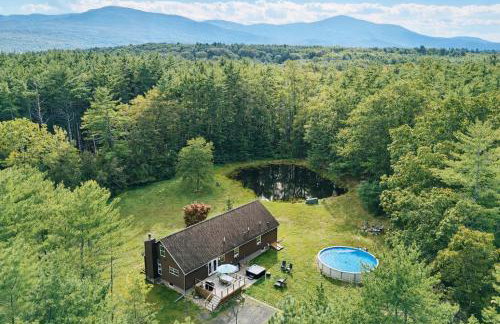 Bear House Catskills Cabin- Private Pool, Pond, Hot Tub, Dog-Friendly Sleeps 9 Adults - Foto 1