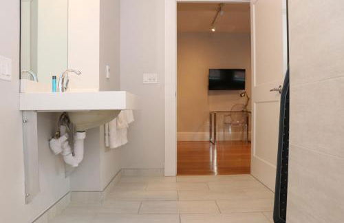 A Stylish Stay w/ a Queen Bed, Heated Floors.. #21 - Foto 14