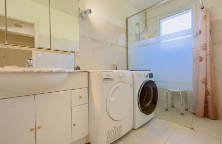 Villa de plain pied avec jardin paysager et piscine - Foto 14