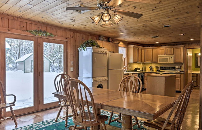 Lakefront Escape with Fishing Pier and Snowmobiling! - Foto 12