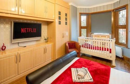 Huge 6 Beds House in Zone 2 London-MobileRateOffers-Families-Leisure-Parking-WiFi-PoolTable-Netflix-Sleeps15! - Foto 15