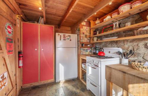 Coziest Cabin in Tahoe w Stone Fireplace Comfy Beds Close to Slopes & Lake - Foto 30