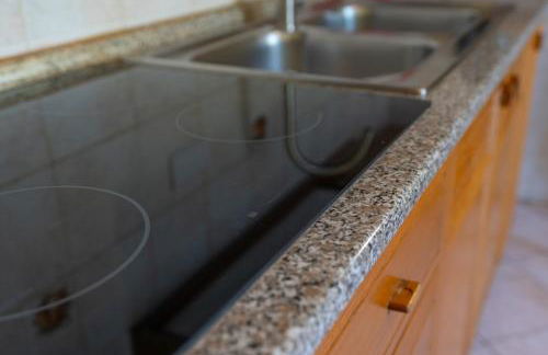 House of Camellias - Ground Floor with Garden - Foto 15