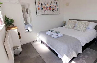 The Snug - for Eurotunnel, North Downs Way & Golfing - Foto 2