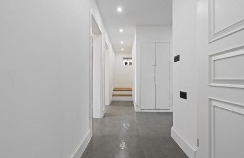 Beautiful Home, Free Parking For Large Groups Sleeps 10 Book Now! - Foto 15