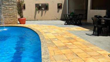 Casa espaçosa com linda piscina - Foto 2