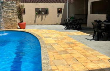 Casa espaçosa com linda piscina - Foto 2