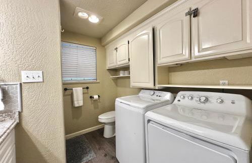 Near Downtown- Kitchen-washerdryer-parking - Foto 43