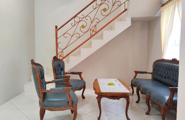 Villa Yustisia Curug 7 Cilember - Foto 31