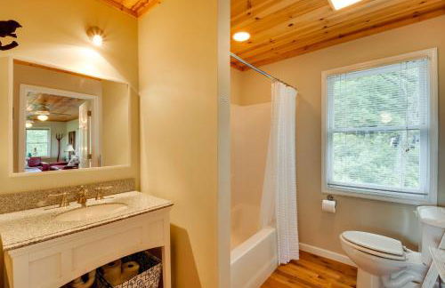 Spacious Georgia Escape with Fireplace, Deck and Grill - Foto 14