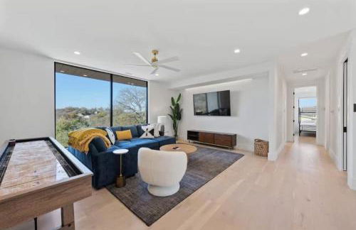 Barton Springs Luxe Heated Pool Spa Sleeps 16 - Photo 29