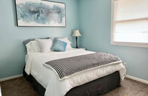 Rustic Chic in Charming Center Grove w Fenced Yard - Foto 17