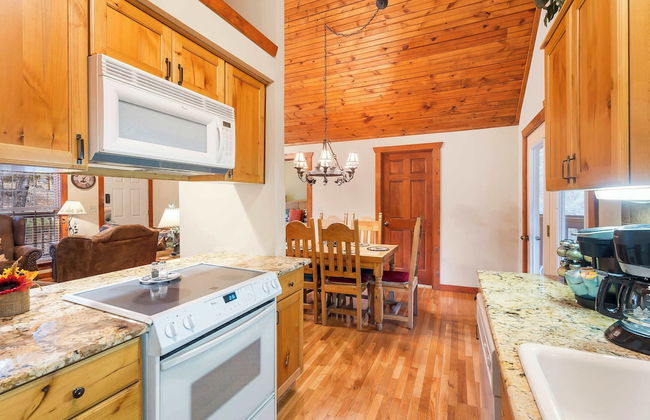 Creekside - 2 BDR Resort Cabin in Epic Location! - Photo 5