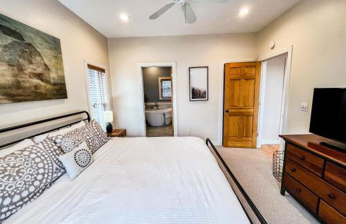 Lakefront Home Near Wisp with Great Location Dock Slip Hot Tub - Foto 11