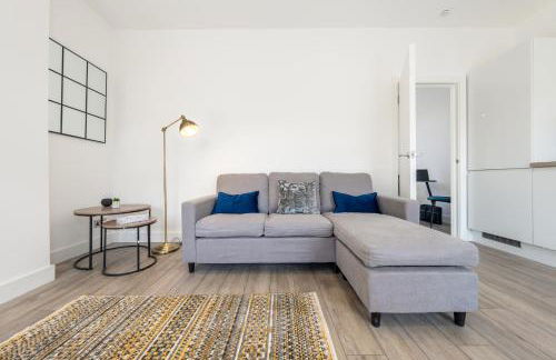 Modern Split Level 2BR Spacious Apt Maida Vale - Photo 10