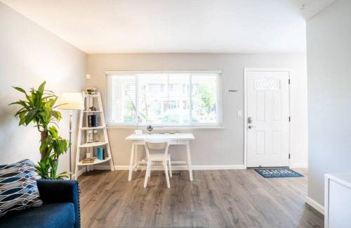 Luxury stay near Oakridge Mall for vacation/work - Foto 7