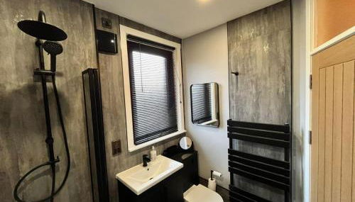 Panmure by CENTRAL SERVICED APARTMENTS - 2 Double Bedrooms - Monifieth - Sleeps 4 - Modern & Unique - Smart TV & WiFi - Fully Equipped Kitchen - Spacious & Unique - Foto 4