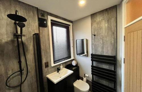 Panmure by CENTRAL SERVICED APARTMENTS - 2 Double Bedrooms - Monifieth - Sleeps 4 - Modern & Unique - Smart TV & WiFi - Fully Equipped Kitchen - Spacious & Unique - Foto 4