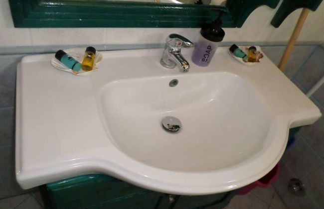 Santorious Cavehouse - Photo 9