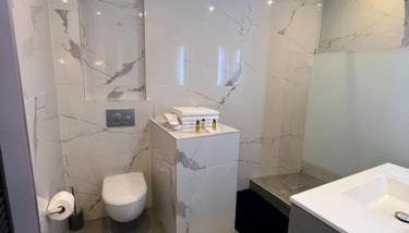 Newly renovated spacious apartment in Montorgeuil area - Foto 2