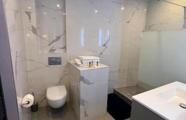 Newly renovated spacious apartment in Montorgeuil area - Photo 2